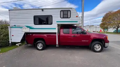 GMC SIERRA 2500 HD 2007 + CAMPEUR AUTO-PORTÉ OASIS 3 Camion : - GMC SIERRE 2500HD 2007 - KM : 190 00...