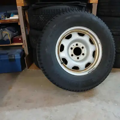 265 70 17 Continental brand winter tires with Ford steel rims. Includes TPMS, tread depth is 11/32 s...