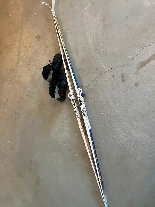 Skis de fond Fischer à écailles 185 cm in Ski in Laval / North Shore - Image 6
