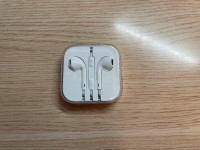 Apple EarPod Headphones with 3.5 mm (Aux) Plug