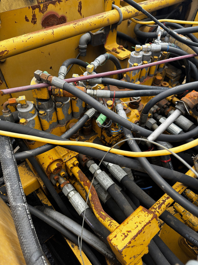 Caterpillar 320L excavator Parts in Heavy Equipment Parts & Accessories in Sudbury - Image 4