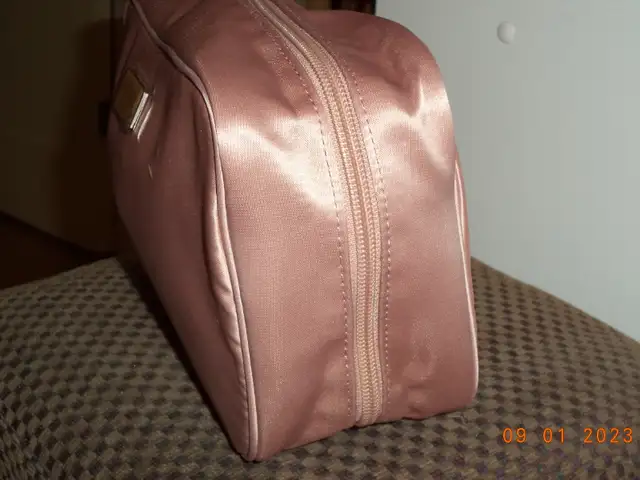 Pochette 3 in Other in Drummondville - Image 2