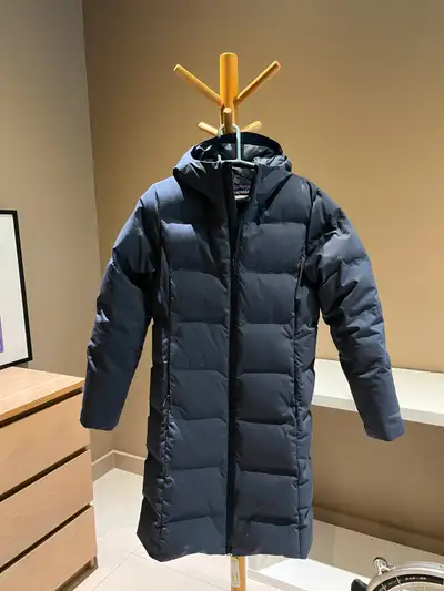 Patagonia Women’s Down Parka / Winter Coat – Excellent Condition, View more