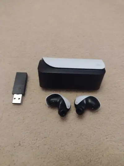Up for sale is a set of adult owned Pulse Explore Ps5 Earbuds. The earbuds were rarely used and pret...