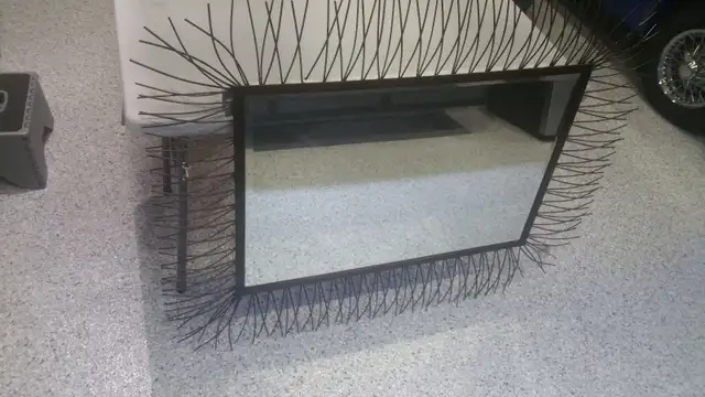 Wall mirror with beveled glass and metal frame in Home Décor & Accents in Oakville / Halton Region - Image 3