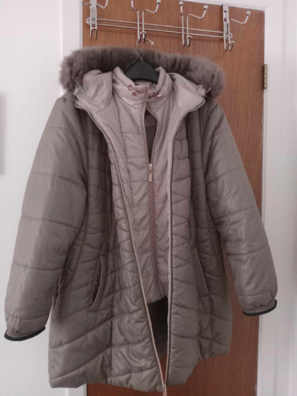manteaux d'hiver femme XXL dans Femmes - Hauts et vêtements d'extérieur  à Lévis - Image 3