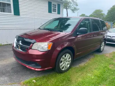 PRIVATE SALE....2017 GRAND CARAVAN SXT LOW MILAGE 134000 KLMS....AUTOMATIC,CRUSE CONTROL, TRALER HIT...