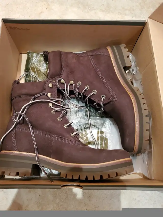 BNWT Timberland Courmayeur Valley 6in boots in Women's - Shoes in Markham / York Region - Image 5