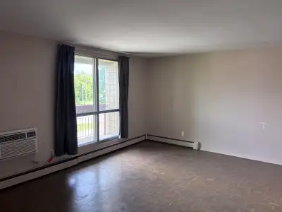 1 bedroom apartment located on main street in Selkirk MB. 3rd floor with balcony, a/c and baseboard...