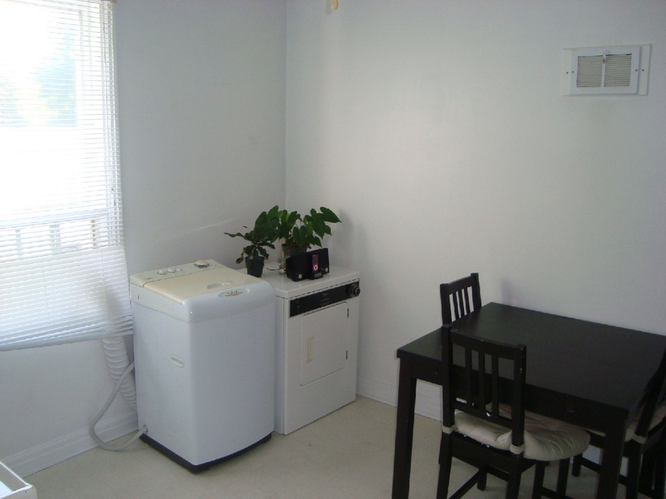990$ - 3 1/2 à louer 1er novembre /1-Bdr for rent November 1st 4