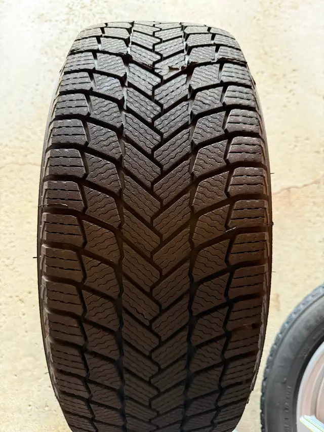 Volvo EX30 Winter Tire Package (Michelin X-ICE Snow 225/55R18) in Tires & Rims in Oakville / Halton Region - Image 6