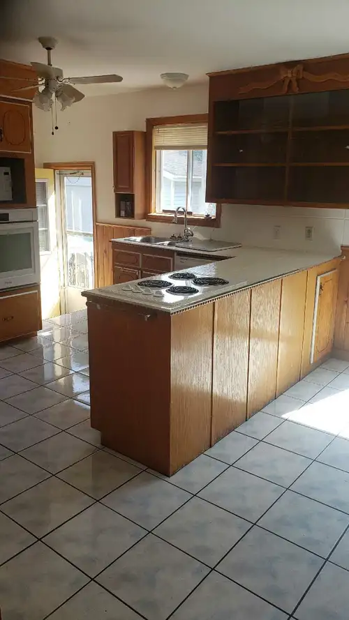 ****Grandview/Champlain Dr Area**** Spacious master bedroom+ two additional bedrooms upstairs. 2 ful...