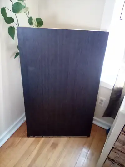New laminate counter top for sale. With lip (see pics). The dimensions are as follows. 41.25" length...