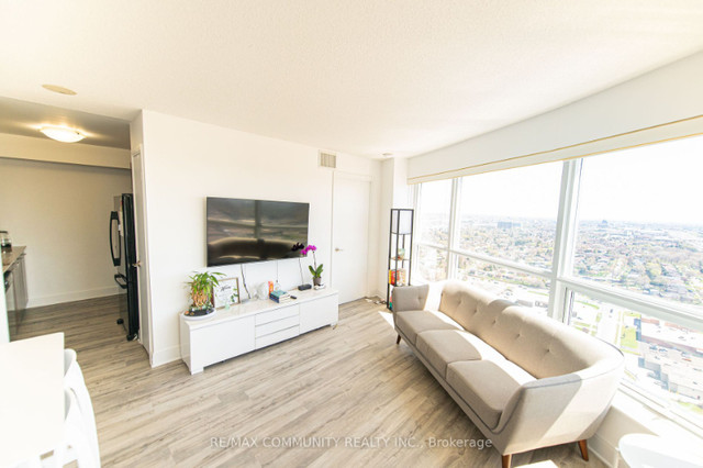 2 bedrooms CONDO FOR LEASE in Long Term Rentals in City of Toronto - Image 2