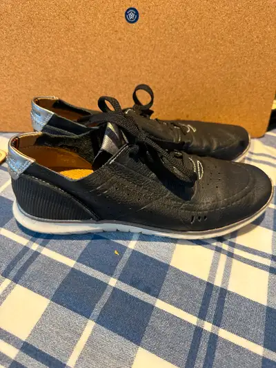 Women's shoes, View more