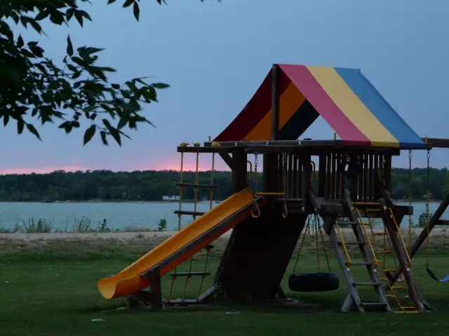 Lakefront Cottage - Lake MB - 2-night minimum in Manitoba in Canada - Image 17