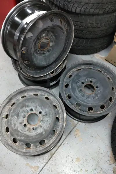 6x135 bolt pattern steel wheels for most f150 models 17 " diameter came off a 2019 f150 using a 265...