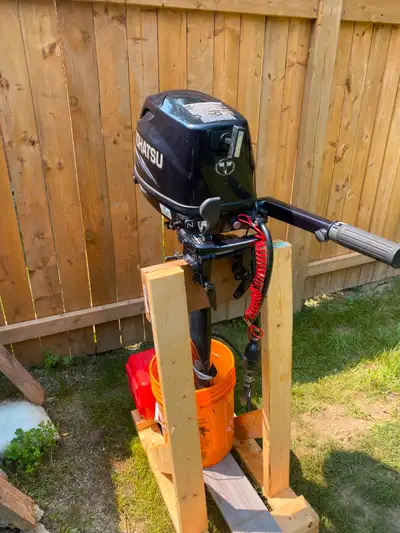 TOHATSU 6 HP. Outboard Four Stroke 2013 model. Sailpro long shaft. External fuel tank with new hose....