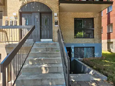 Coquet 31/2 rénové,  quartier calme et résidentiel près Cégeps