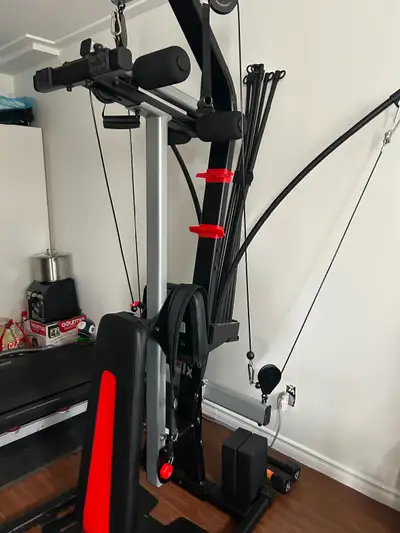 Bowflex PR1000 home gym in excellent condition and would be a fantastic addition to your home gym or...