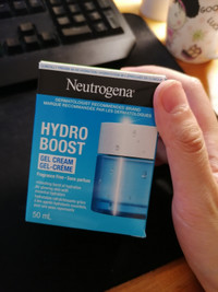 brand new + full size Neutrogena Face Moisturizer with HA 50ml