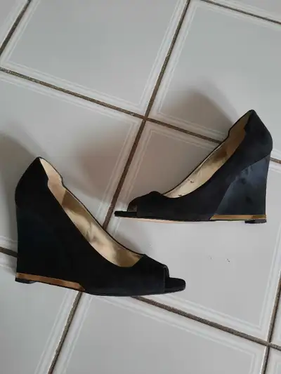 Lady's Shoes Black Size 8, View more