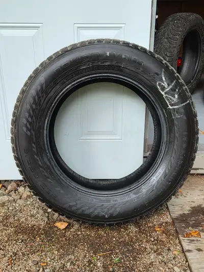 Ensembles de 4 pneus d'hiver haut de gamme Nokian Hakkapeliitta 9 SUV; État : Excellente condition,...