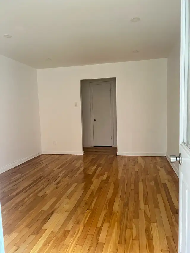 2 Bedrooms | 1 Bathroom || NDG in Other in City of Montréal - Image 9