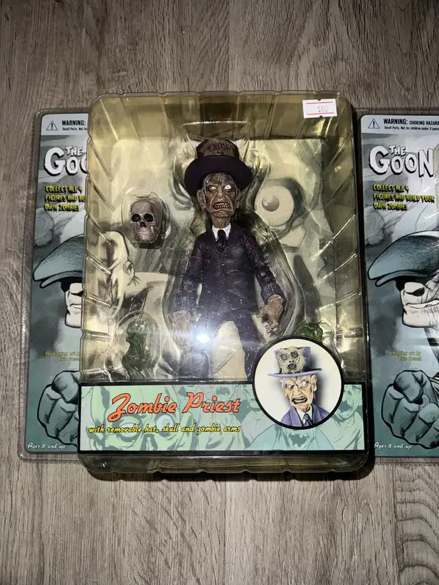 MEZCO The Goon figure - Zombie Priest toy in Toys & Games in Saskatoon - Image 2