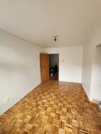 Chambre a louer dans un 5 1/2 Station de metro : Verdun/ De L'église 3e étage Proche de commodités e...