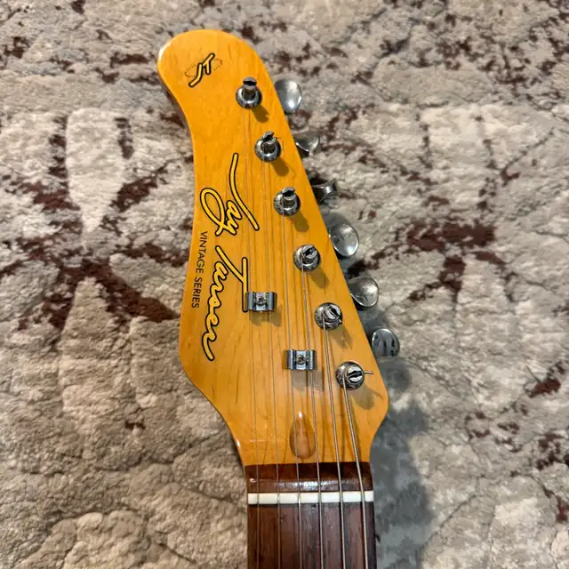 Jay Turser Vintage Series in Guitars in Charlottetown - Image 4