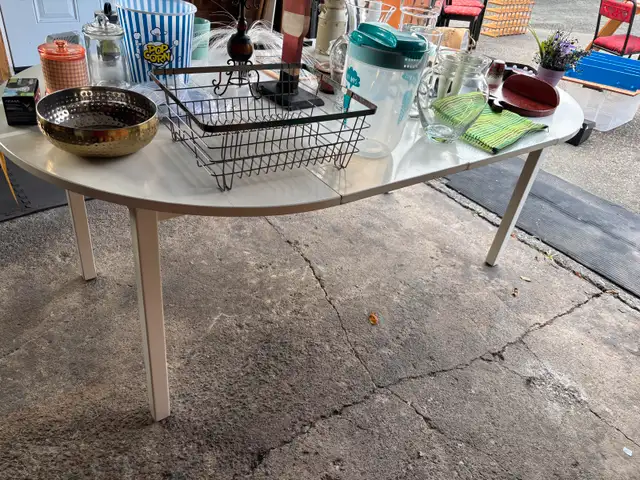 Kitchen Table in Dining Tables & Sets in Yarmouth - Image 3