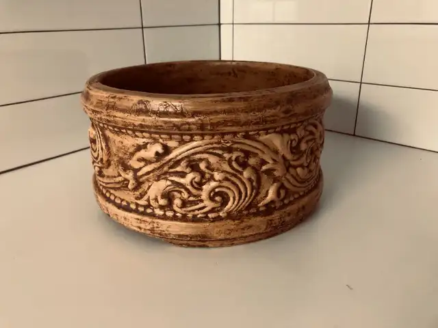 Cache pot très décoratif en poterie in Other in Granby - Image 4