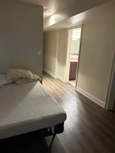 Basement for rent. Student welcome. Full bathroom, shared laundry. Very spacious! Microwave, air fry...