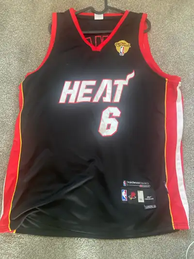 Lebron James Miami heat “the finals” jersey-30$-used-size YXXL Kyle Lowry Toronto raptors jersey-20$...