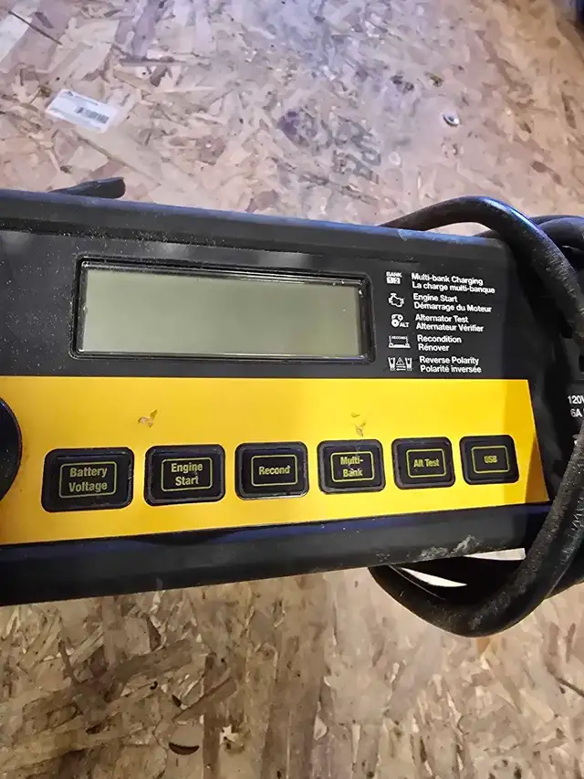DeWalt Battery Charger in Power Tools in Ottawa - Image 4