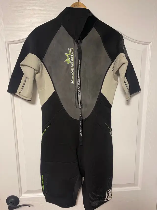 Men’s Wetsuits Large 2mm in Water Sports in Gatineau - Image 3