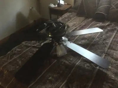 Ceiling fan, three lights, like new