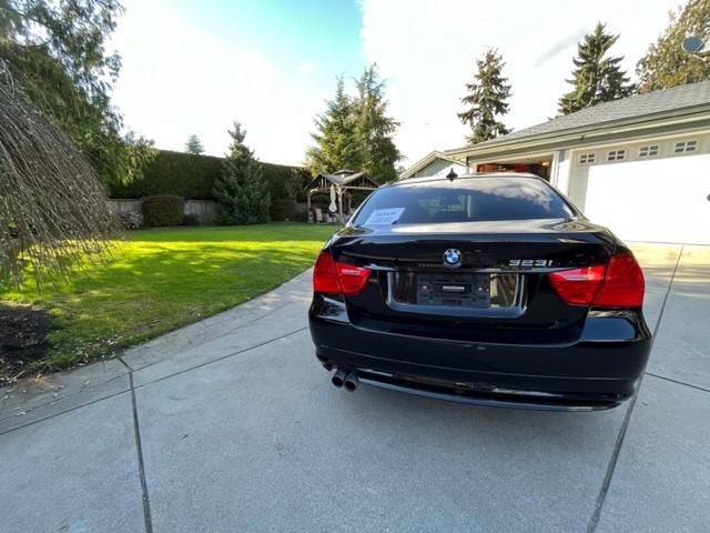 2011 BMW 323i 2.5l RWD I-6 CYL. 6 speed automatic, Sedan in Cars & Trucks in Richmond - Image 4