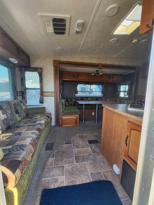 2011 Palomino Puma 253FBS, Open Concept in Travel Trailers & Campers in Oshawa / Durham Region - Image 2