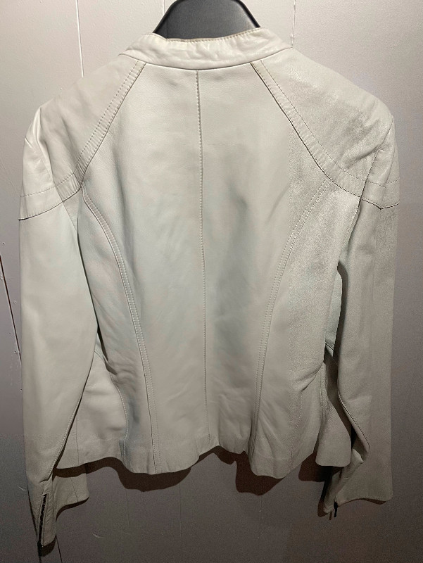Danier Leather White Jacket in Women's - Tops & Outerwear in Winnipeg - Image 3