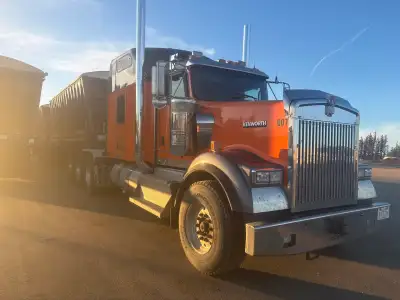 W900B tri drive whit 17L Cat Only 347H since full rebuilt . Everything is new , chassis has 551 000...