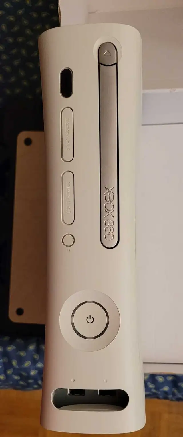 Xbox 360 60GB Indiana Jones/Kung Fu Panda Edition - Xbox - CIB in XBOX 360 in City of Toronto - Image 4