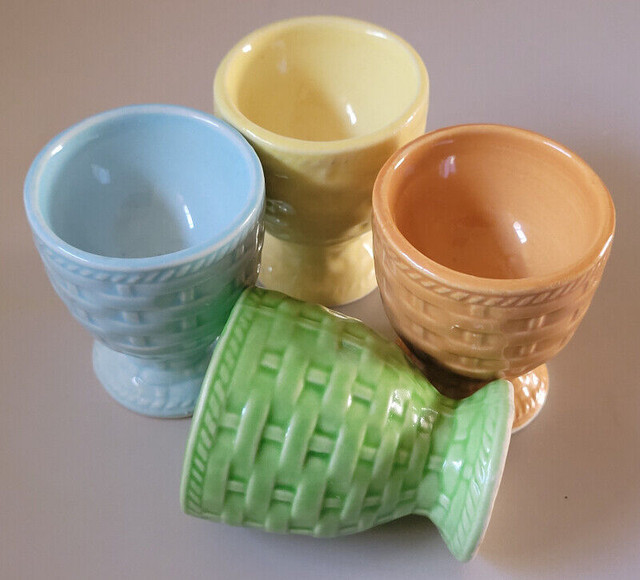 Vintage Set of 4 Ceramic Egg Cups in Arts & Collectibles in Oshawa / Durham Region