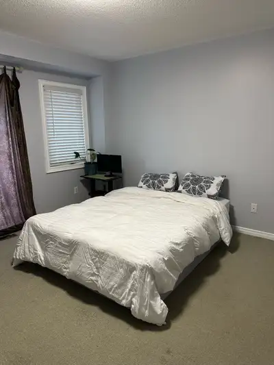Spacious Room for short term rental in South Ajax. Private bathroom ans walk-in closet. Preferably s...
