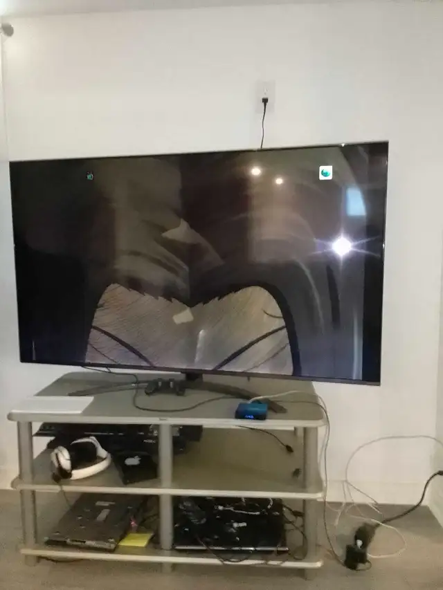 LG tv 65 in TVs in Gatineau - Image 2