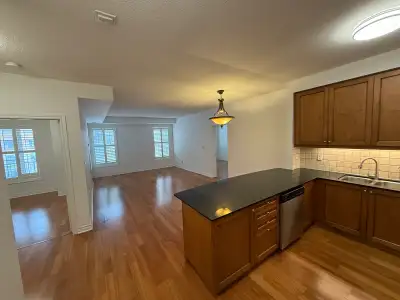 2 bedroom 2 bathroom condo (1100sqft) located in Woodbridge 1 parking and 1 locker included Water an...
