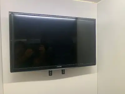 Television samsung avec support mural, View more