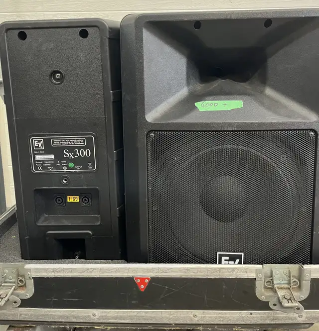 Pair EV Sx300E 12” two way 300 watt speakers Good condition in Pro Audio & Recording Equipment in London - Image 4