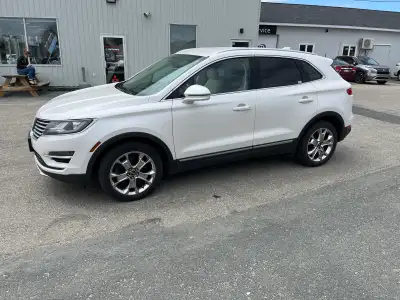 2015 Lincoln MKC 2.0 liter many new parts put into this vehicle very very well looked after have all...